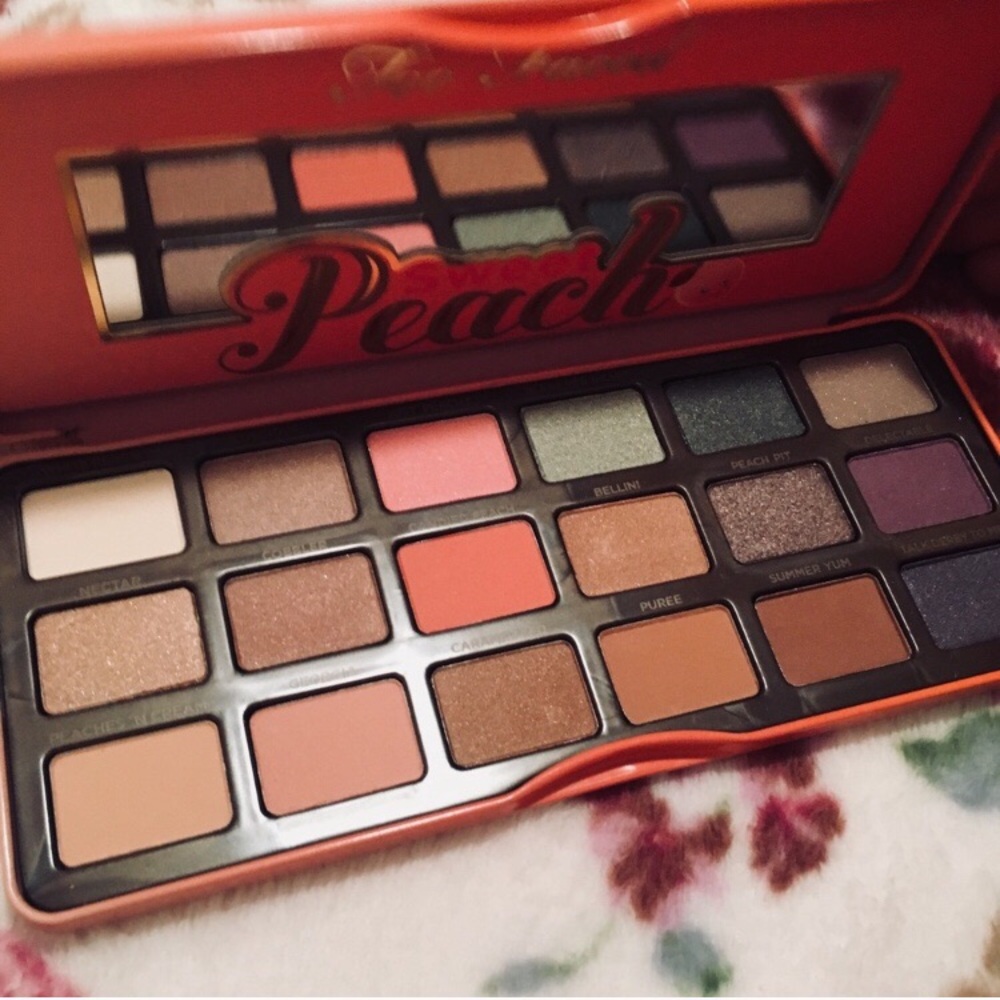 ✨Too Faced Sweet Peach Eyeshadow Palette✨